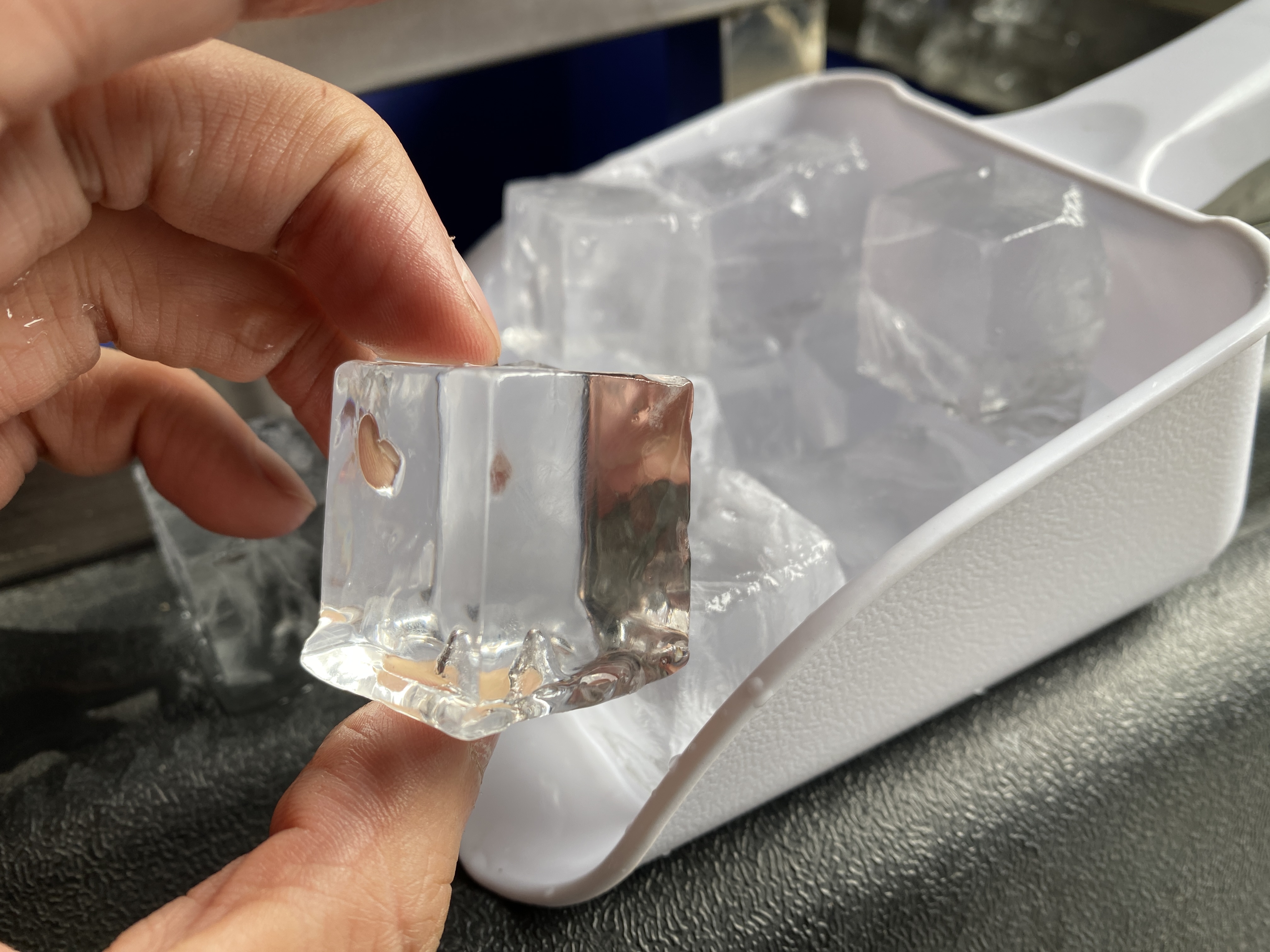 Electric Commercial Cube Ice M - Coffee & Tea Restaurant review and price